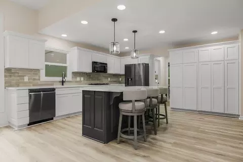 2404 SW Clear Creek Ct, Blue Springs, MO 64015