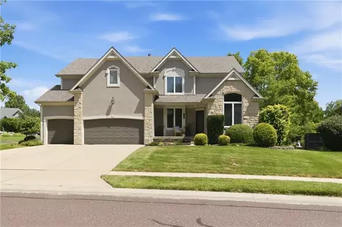 5308 W 161st St, Overland Park, KS 66085