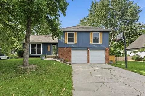 10069 Bluejacket Dr, Overland Park, KS 66214