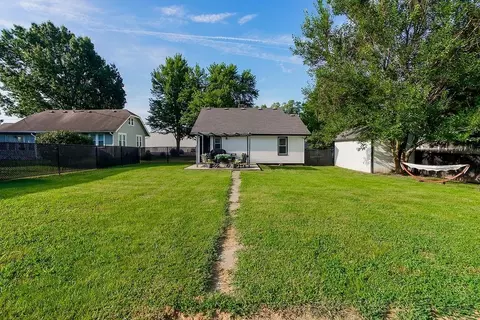 Exterior - 411 E Walnut St, Drexel, MO 64742 photo 6 of 7