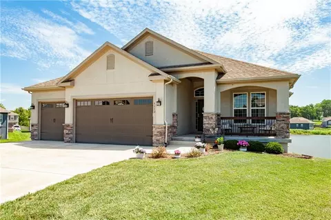 1112 SW Crabtree Cir, Oak Grove, MO 64075