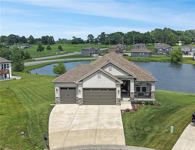 1112 SW Crabtree Cir, Oak Grove, MO 64075