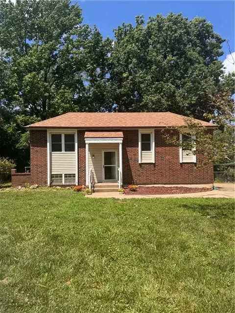 1021 Canterbury Rd, Blue Springs, MO 64015