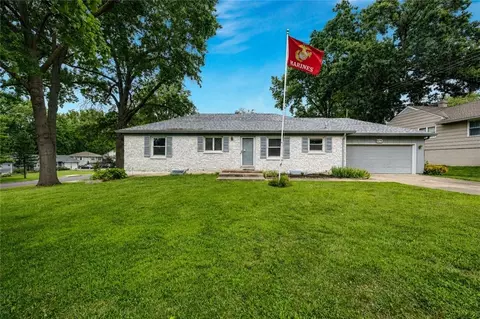 6214 W 86th St, Overland Park, KS 66207