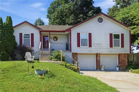 1108 Brook Ct, Blue Springs, MO 64015