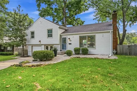 6809 Hadley St, Overland Park, KS 66204