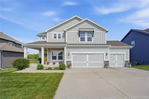 10411 N Chelsea Ave, Kansas City, MO 64156
