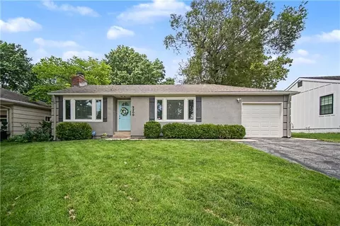 2200 W 74th Ter, Prairie Village, KS 66208