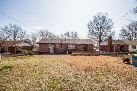 Exterior - 15110 E 43rd Pl, Independence, MO 64055 photo 6 of 7