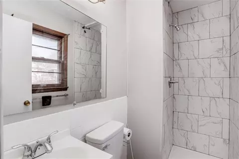 Bath - 15110 E 43rd Pl, Independence, MO 64055 photo 3 of 3