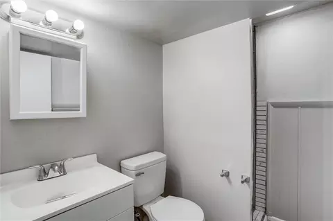 Bath - 15110 E 43rd Pl, Independence, MO 64055 photo 1 of 3
