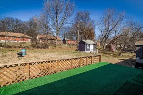 Exterior - 15110 E 43rd Pl, Independence, MO 64055 photo 4 of 7