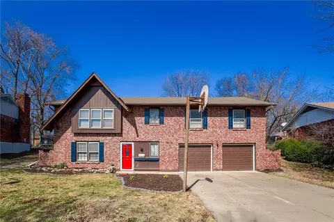 Exterior - 15110 E 43rd Pl, Independence, MO 64055 photo 2 of 7