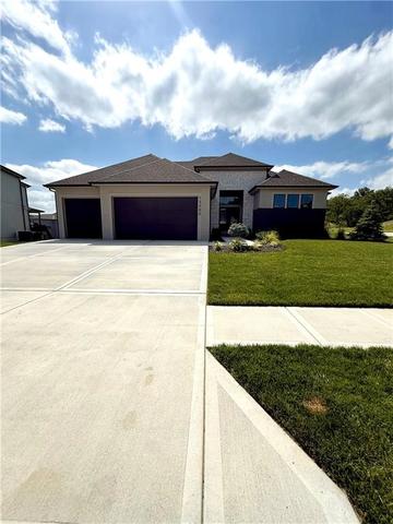 13305 Golden Oak Ct, Parkville, MO 64152