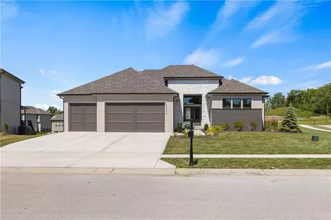 13305 Golden Oak Ct, Parkville, MO 64152