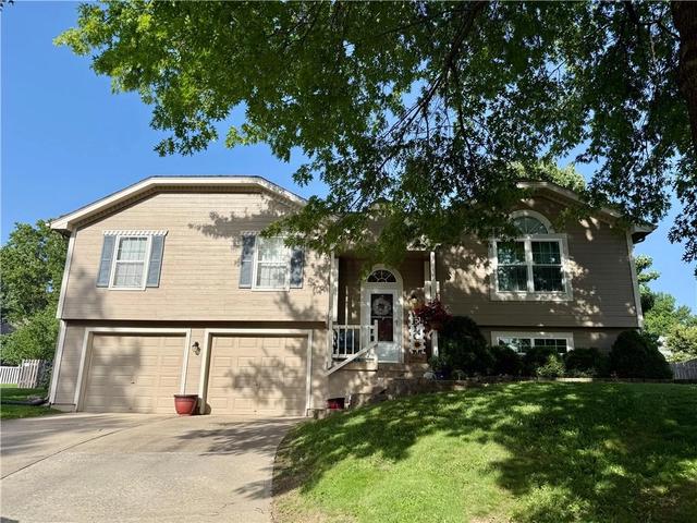 717 SE Pierre Ct, Lees Summit, MO 64063