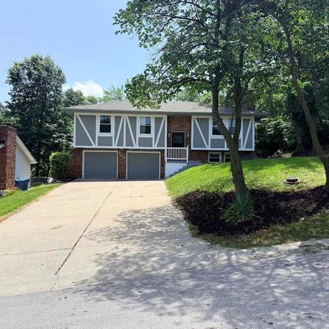 709 Elm St, Liberty, MO 64068