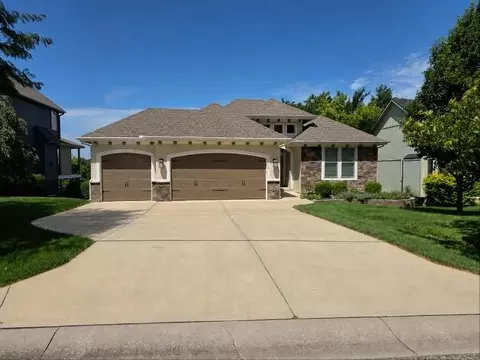 7832 Alden Rd, Lenexa, KS 66216