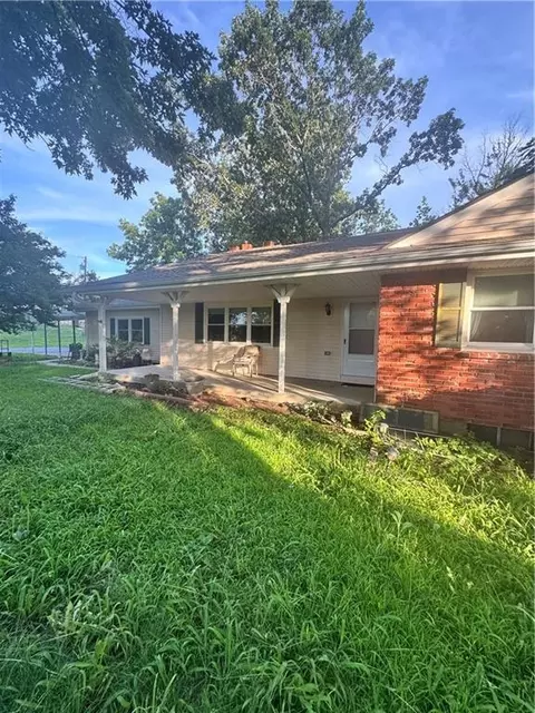 22301 E R D Mize Rd, Independence, MO 64057