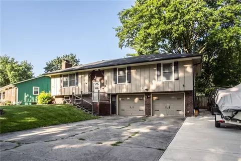 2407 NW 5th St, Blue Springs, MO 64014