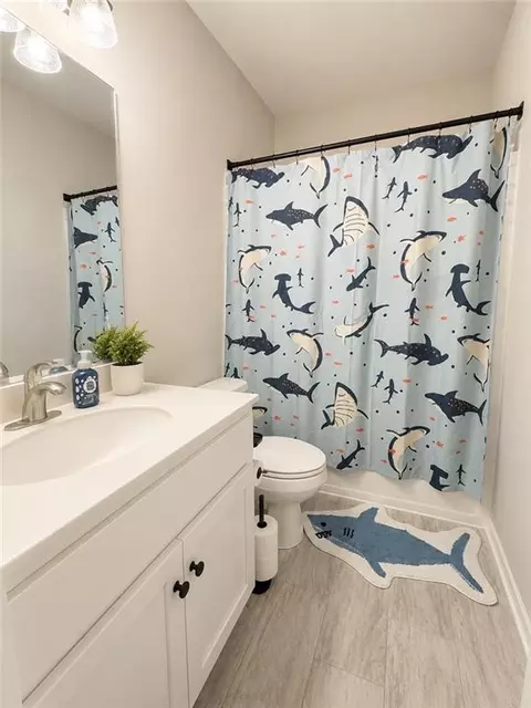 Bath - 610 E 11th St, Kearney, MO 64060 photo 6 of 6