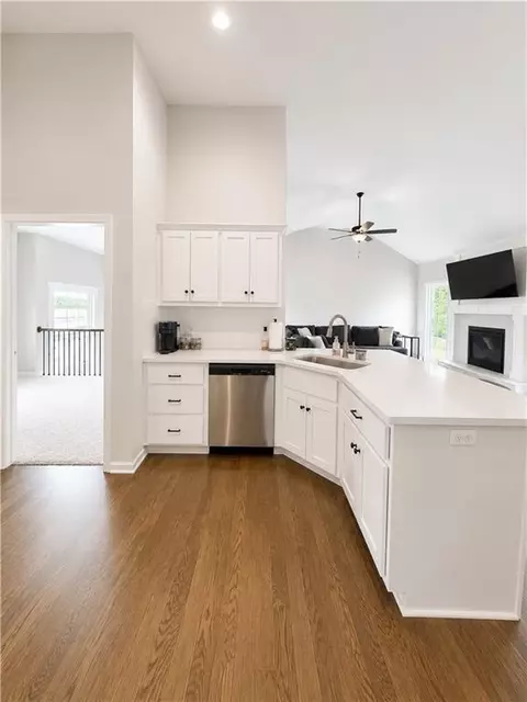 Kitchen - 610 E 11th St, Kearney, MO 64060 photo 7 of 8