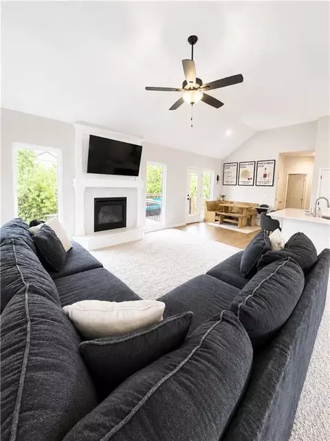 Living - 610 E 11th St, Kearney, MO 64060 photo 4 of 5