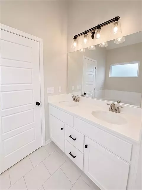 Bath - 610 E 11th St, Kearney, MO 64060 photo 5 of 6