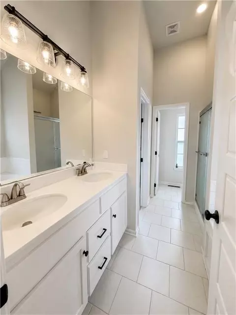 Bath - 610 E 11th St, Kearney, MO 64060 photo 3 of 6