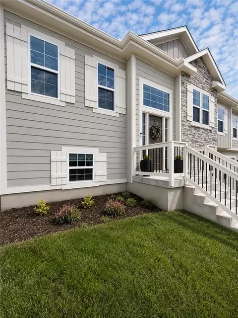 Exterior - 610 E 11th St, Kearney, MO 64060 photo 2 of 7