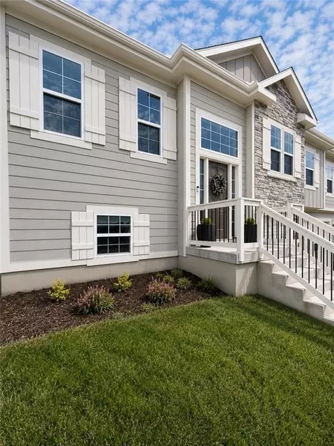 Exterior - 610 E 11th St, Kearney, MO 64060 photo 3 of 8