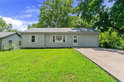 4819 NE 47th St, Kansas City, MO 64117