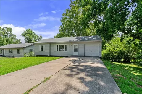 4819 NE 47th St, Kansas City, MO 64117