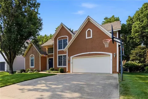 4714 W 139th Ter, Overland Park, KS 66224