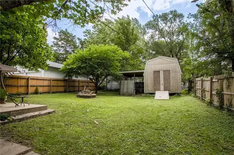 1833 S Hedges Ave, Independence, MO 64052 photo 5