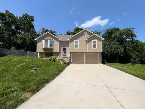 2358 NE Overbrook Dr, Blue Springs, MO 64029