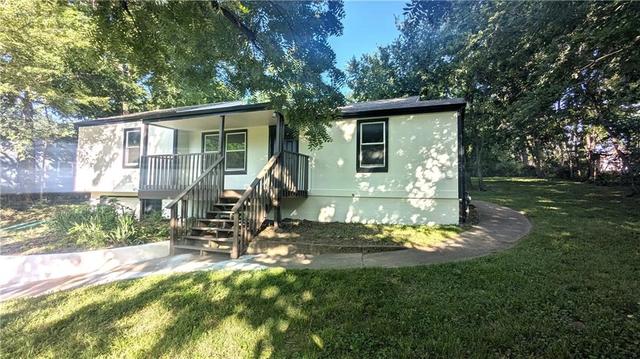 405 S Bellemere Rd, Blue Springs, MO 64015
