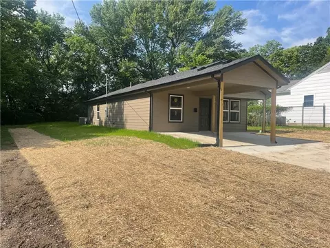 316 E Culton St, Warrensburg, MO 64093 photo 2
