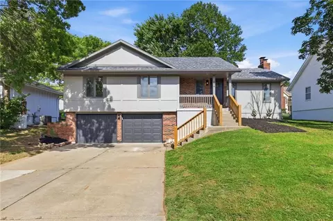 404 Springwood Dr, Blue Springs, MO 64015