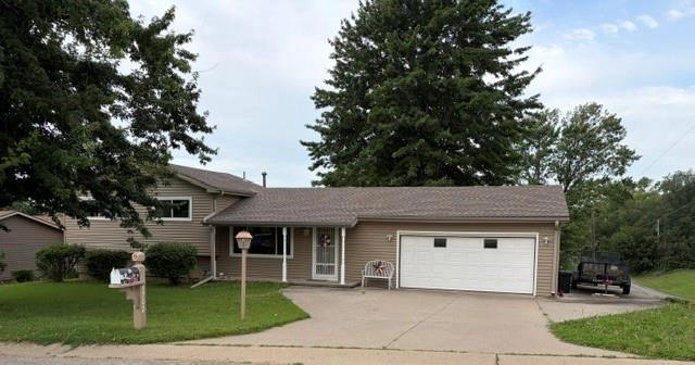 5702 S 18th St, Saint Joseph, MO 64504