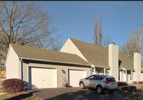 10790 Oakmont St, Overland Park, KS 66210
