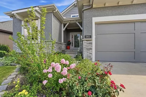 19611 W 100th St, Lenexa, KS 66220