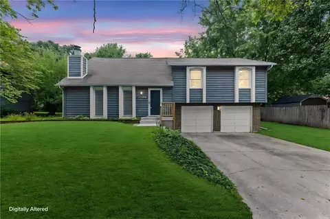 12806 S Seminole Dr, Olathe, KS 66062