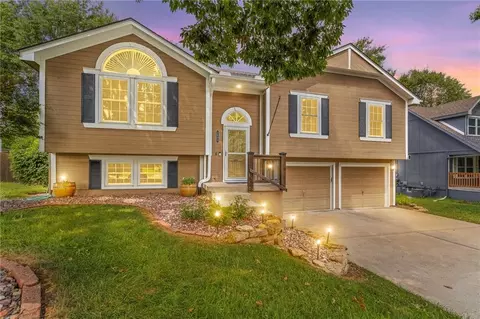 2603 NE Springbrook St, Blue Springs, MO 64014