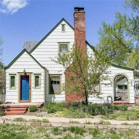 408 W Kansas St, Liberty, MO 64068