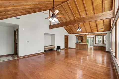 Living - 322 Riverfront Rd, Atchison, KS 66002 photo 3 of 4