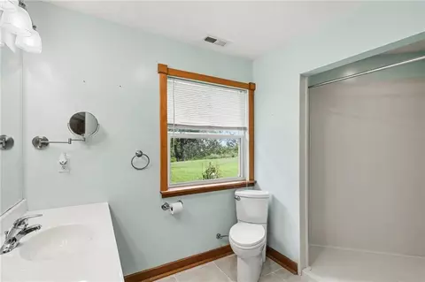 Bath - 322 Riverfront Rd, Atchison, KS 66002 photo 1 of 2