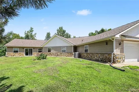 Exterior - 322 Riverfront Rd, Atchison, KS 66002 photo 8 of 10