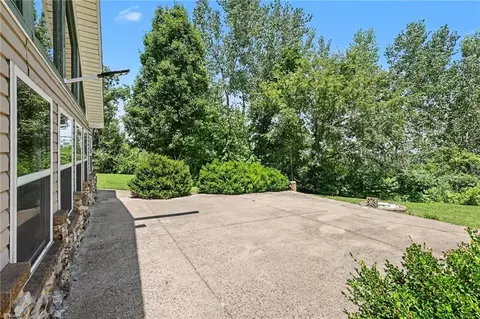 Exterior - 322 Riverfront Rd, Atchison, KS 66002 photo 3 of 10