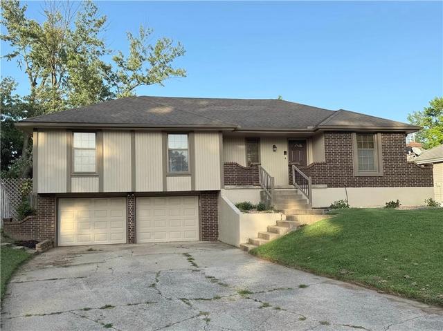 1008 SW 23rd St, Blue Springs, MO 64015
